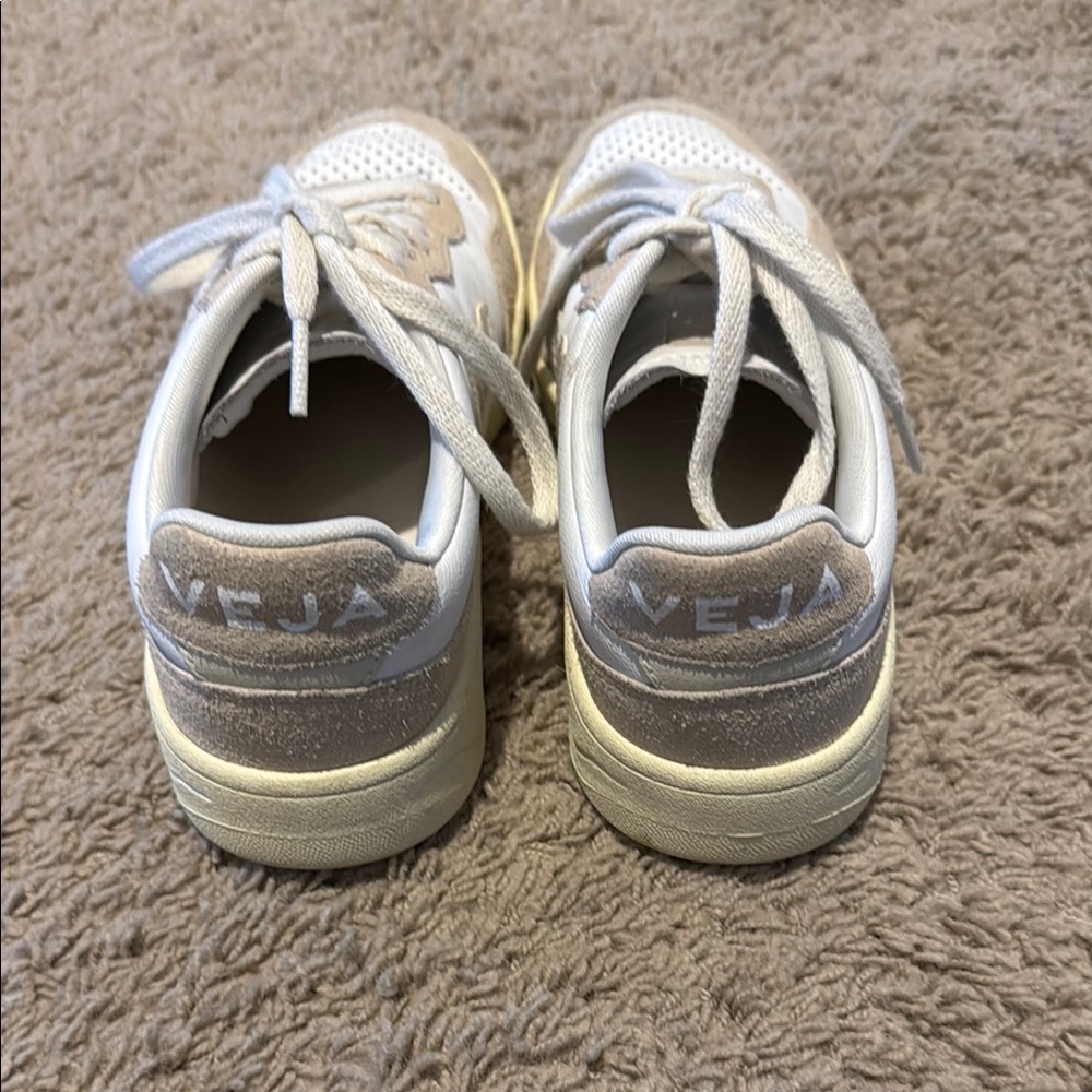 Veja Low-Cut Leather Sneakers with Perforations size 7 - Picture 4 of 6